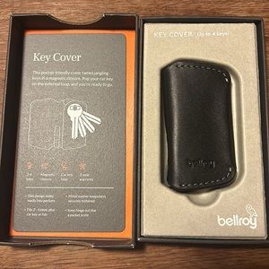New!! Bellroy Black Leather Key Cover
